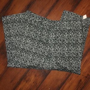 Black and white dress capris size 12 curvy